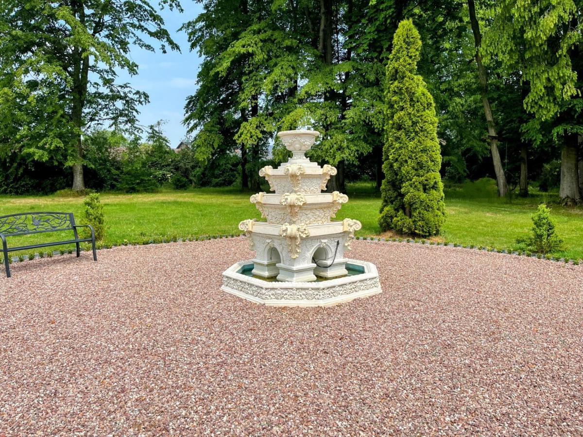 Chateau De Moliens Exterior foto